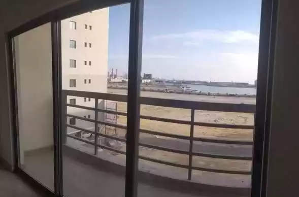 سكني عقار جاهز 3 غرف  غير مفروش شقة  للإيجار في المنامة #26018 - 1  صورة 
