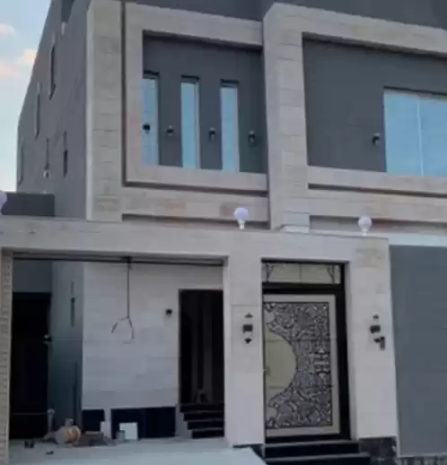 yerleşim Hazır Mülk 6+hizmetçi Yatak Odası U/F Müstakil Villa  satılık içinde Riyad #26029 - 1  image 