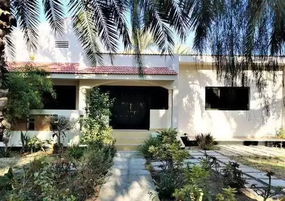 Residential Ready Property 4+maid Bedrooms U/F Villa in Compound  for rent in Al-Manamah #26030 - 1  image 