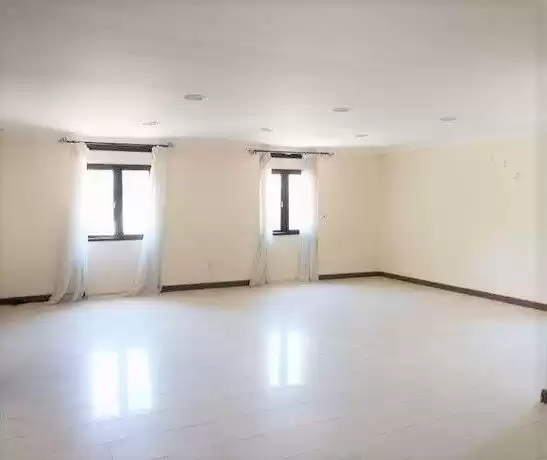 Residential Ready Property 3 Bedrooms U/F Villa in Compound  for rent in Al-Manamah #26056 - 1  image 