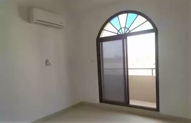 Residential Ready Property 3 Bedrooms U/F Apartment  for rent in Al-Manamah #26064 - 1  image 