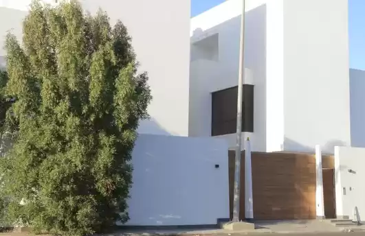 Residential Ready Property 3+maid Bedrooms S/F Standalone Villa  for rent in Riyadh #26158 - 1  image 