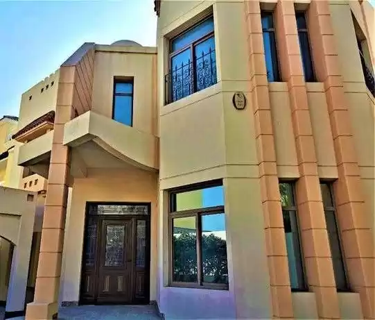 Residential Ready Property 4+maid Bedrooms U/F Villa in Compound  for rent in Al-Manamah #26175 - 1  image 