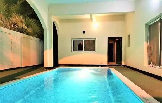Residential Ready Property 4+maid Bedrooms U/F Standalone Villa  for rent in Al-Manamah #26219 - 1  image 