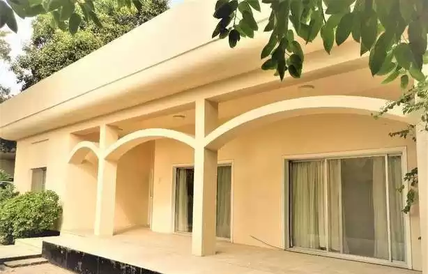 سكني عقار جاهز 3 + غرفة خادمة نصف مفروش فيلا في مجمع  للإيجار في المنامة #26229 - 1  صورة 