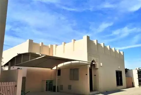 Residential Ready Property 3+maid Bedrooms U/F Villa in Compound  for rent in Al-Manamah #26310 - 1  image 