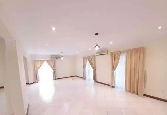 سكني عقار جاهز 5 + غرفة خادمة غير مفروش فيلا في مجمع  للإيجار في المنامة #26315 - 1  صورة 