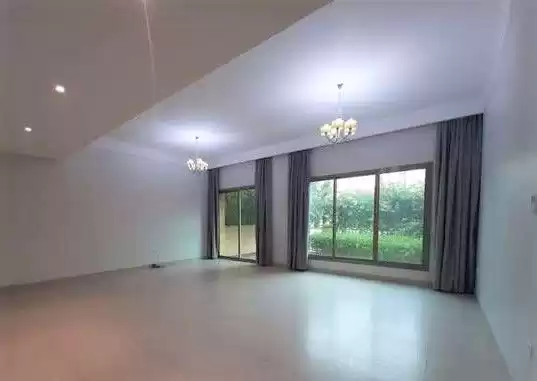 Residential Ready Property 4+maid Bedrooms U/F Villa in Compound  for rent in Al-Manamah #26375 - 1  image 