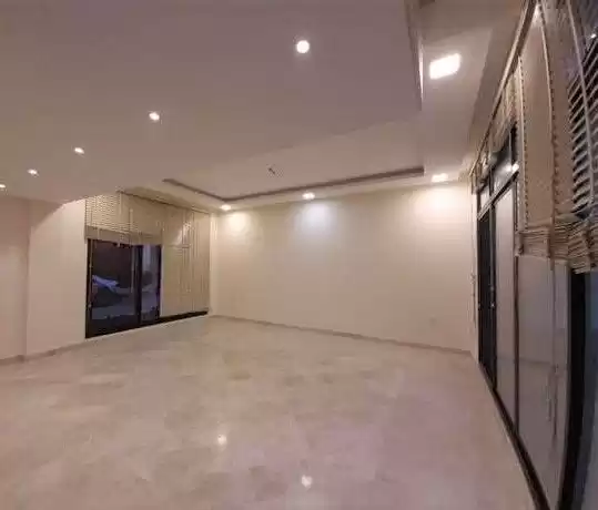Wohn Klaar eigendom 4 + Zimmermädchen U/F Alleinstehende Villa  zu vermieten in Al-Manama #26379 - 1  image 