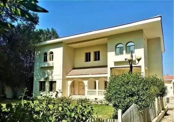 سكني عقار جاهز 5 + غرفة خادمة غير مفروش فيلا في مجمع  للإيجار في المنامة #26380 - 1  صورة 