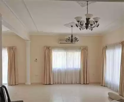 Residential Ready Property 3+maid Bedrooms U/F Villa in Compound  for rent in Al-Manamah #26384 - 1  image 