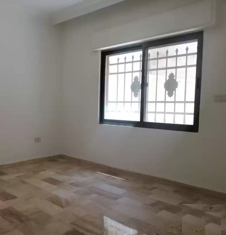 Жилой Готовая недвижимость 3 спальни Н/Ф Квартира  продается в Амман #26396 - 1  image 