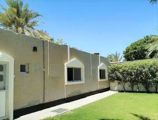 yerleşim Hazır Mülk 3+hizmetçi Yatak Odası U/F Site İçinde Villa  kiralık içinde Al-Manamah #26401 - 1  image 