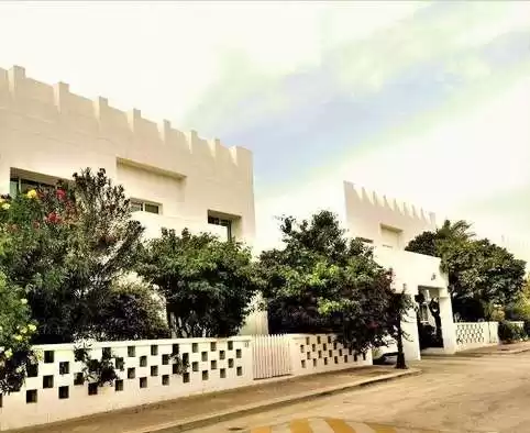 yerleşim Hazır Mülk 3+hizmetçi Yatak Odası U/F Site İçinde Villa  kiralık içinde Al-Manamah #26402 - 1  image 