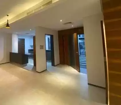 yerleşim Hazır Mülk 3+hizmetçi Yatak Odası U/F Müstakil Villa  kiralık içinde Al-Manamah #26480 - 1  image 