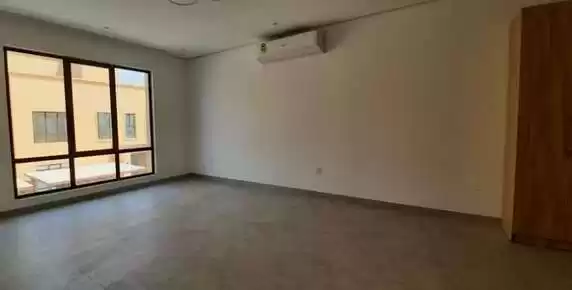 Residential Ready Property 4+maid Bedrooms U/F Villa in Compound  for rent in Al-Manamah #26643 - 1  image 