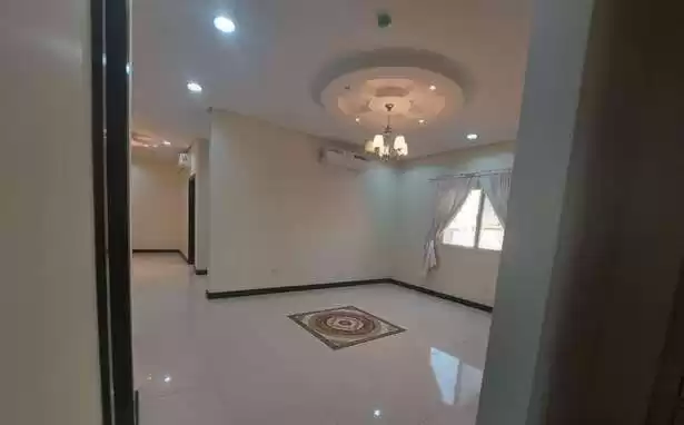 سكني عقار جاهز 2 + غرفة خادمة غير مفروش فيلا في مجمع  للإيجار في المنامة #26649 - 1  صورة 