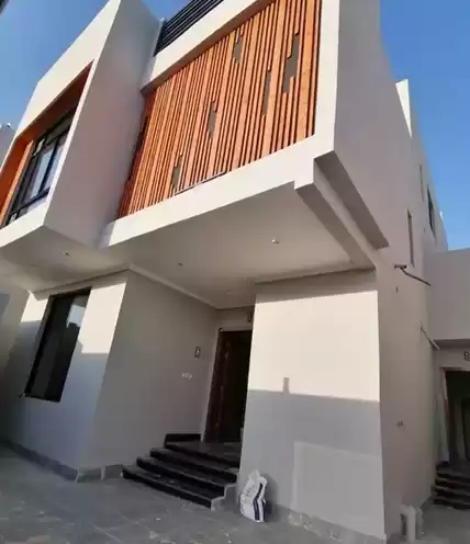yerleşim Hazır Mülk 7+ Yatak Odası U/F Müstakil Villa  satılık içinde Riyad #26651 - 1  image 