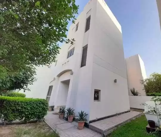 Residential Ready Property 5+maid Bedrooms U/F Standalone Villa  for rent in Al-Manamah #26685 - 1  image 