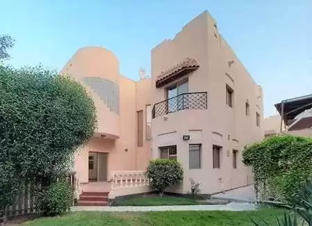 سكني عقار جاهز 5 + غرفة خادمة غير مفروش فيلا في مجمع  للإيجار في المنامة #26693 - 1  صورة 