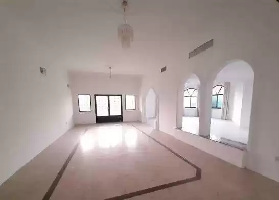 مسکونی املاک آماده 4+ اتاق خواب خدمتکار U/F ویلا در مجتمع  برای اجاره که در المنامه #26695 - 1  image 