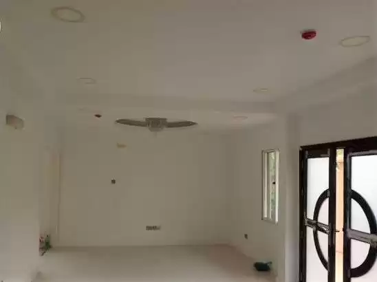 Wohn Klaar eigendom 4 + Zimmermädchen U/F Alleinstehende Villa  zu vermieten in Al-Manama #26700 - 1  image 