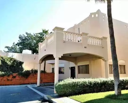 Residential Ready Property 4+maid Bedrooms U/F Villa in Compound  for rent in Al-Manamah #26740 - 1  image 