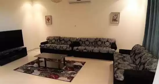 Wohn Klaar eigendom 4 + Zimmermädchen F/F Alleinstehende Villa  zu vermieten in Al-Manama #26753 - 1  image 