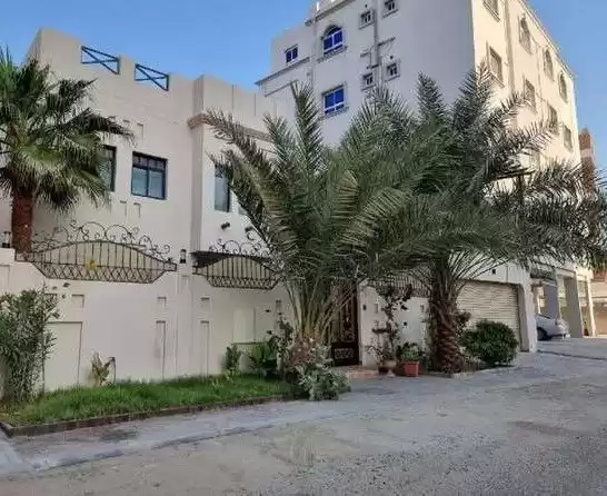 مسکونی املاک آماده 4+ اتاق خواب خدمتکار F/F ویلای مستقل  برای فروش که در المنامه #26854 - 1  image 