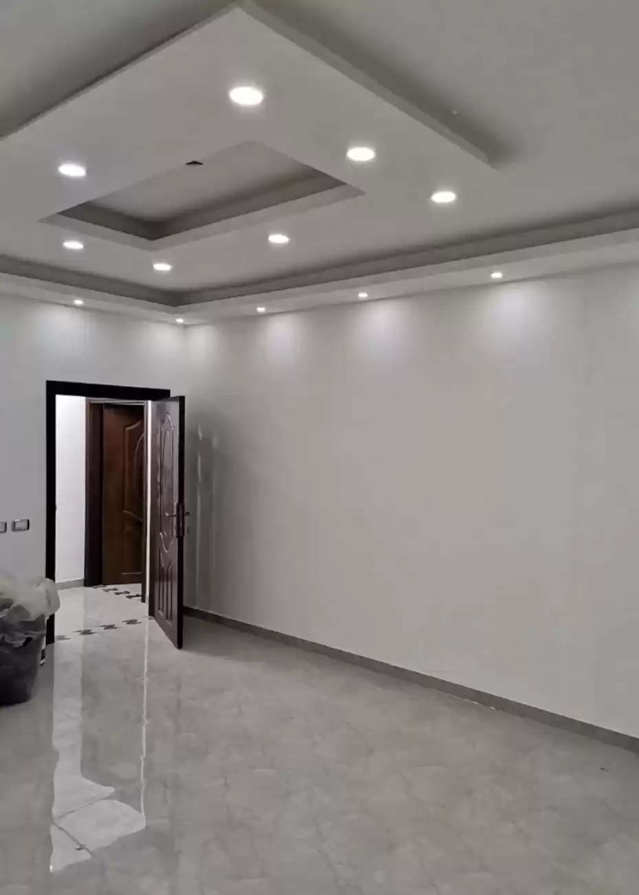 مسکونی املاک آماده 6+ اتاق خواب خدمتکار U/F اپارتمان  برای فروش که در امان #26931 - 1  image 