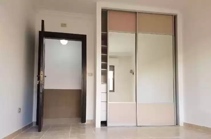 Жилой Готовая недвижимость 2 спальни Н/Ф Квартира  продается в Амман #26984 - 1  image 