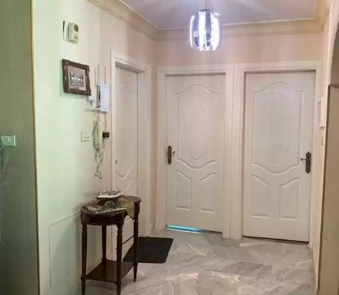 Жилой Готовая недвижимость 2 спальни Н/Ф Квартира  продается в Амман #26986 - 1  image 