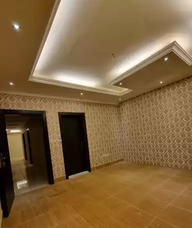 yerleşim Hazır Mülk 5 Yatak Odası U/F Apartman  satılık içinde Riyad #27107 - 1  image 