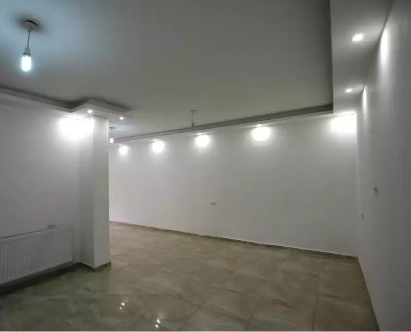 سكني عقار جاهز 5 غرف  غير مفروش شقة  للبيع في عمان #27109 - 1  صورة 