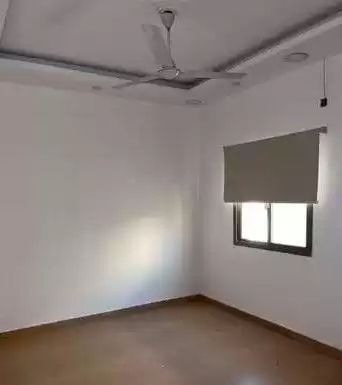 Residential Ready Property 3 Bedrooms U/F Apartment  for rent in Al-Manamah #27203 - 1  image 