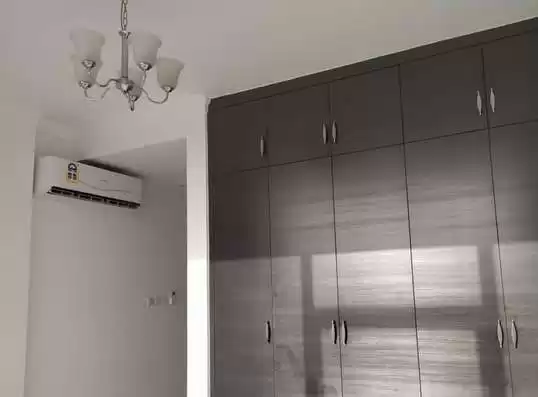 Wohn Klaar eigendom 2 Schlafzimmer U/F Wohnung  zu vermieten in Al-Manama #27310 - 1  image 