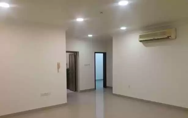 Residential Ready Property 4 Bedrooms U/F Apartment  for rent in Al-Manamah #27353 - 1  image 