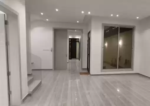 yerleşim Hazır Mülk 5 Yatak Odası U/F Müstakil Villa  satılık içinde Riyad #27496 - 1  image 