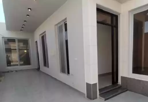yerleşim Hazır Mülk 5+hizmetçi Yatak Odası U/F Müstakil Villa  satılık içinde Riyad #27503 - 1  image 