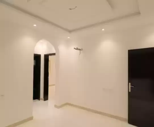 yerleşim Hazır Mülk 4 Yatak Odası U/F Apartman  satılık içinde Riyad #27505 - 1  image 