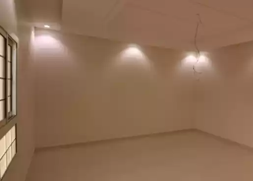 yerleşim Hazır Mülk 5 Yatak Odası U/F Apartman  satılık içinde Riyad #27544 - 1  image 
