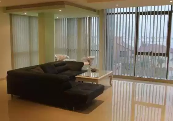 住宅 就绪物业 3+女仆卧室 楼/楼 公寓  出租 在 麦纳麦 #27595 - 1  image 