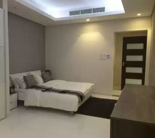 住宅 就绪物业 3+女仆卧室 楼/楼 公寓  出租 在 麦纳麦 #27666 - 1  image 