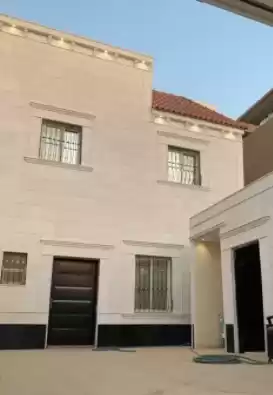 Résidentiel Propriété prête 4 + femme de chambre U / f Villa autonome  à vendre au Riyad #27671 - 1  image 