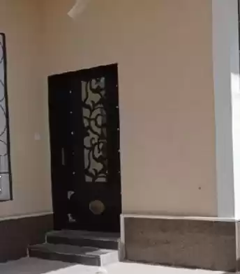 Wohn Klaar eigendom 4 + Zimmermädchen U/F Alleinstehende Villa  zu verkaufen in Riad #27708 - 1  image 