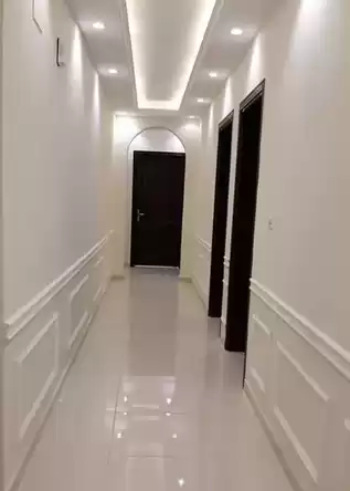 yerleşim Hazır Mülk 5 Yatak Odası U/F Apartman  satılık içinde Riyad #27893 - 1  image 