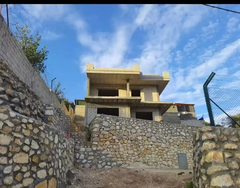 Residential Ready Property 3 Bedrooms U/F Chalet  for sale in Amman #27993 - 1  image 