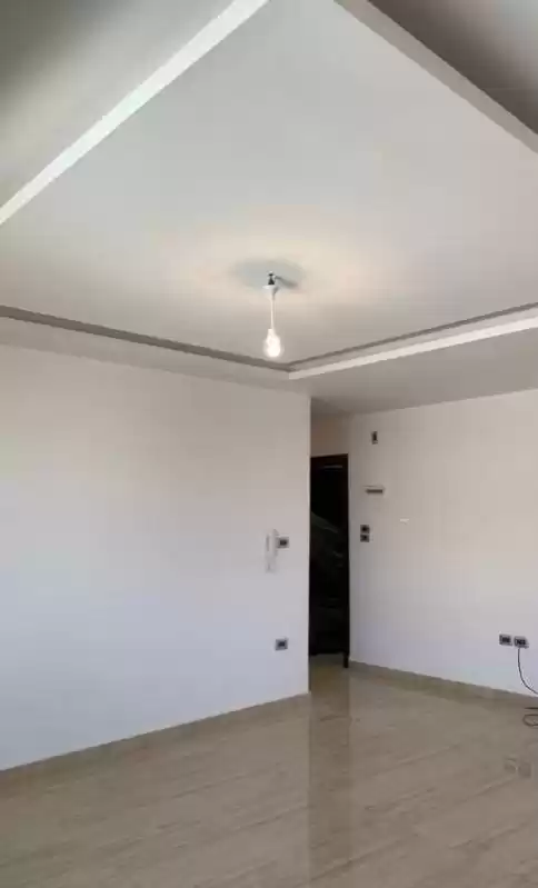 Жилой Готовая недвижимость 3 спальни Н/Ф Квартира  продается в Амман #28031 - 1  image 