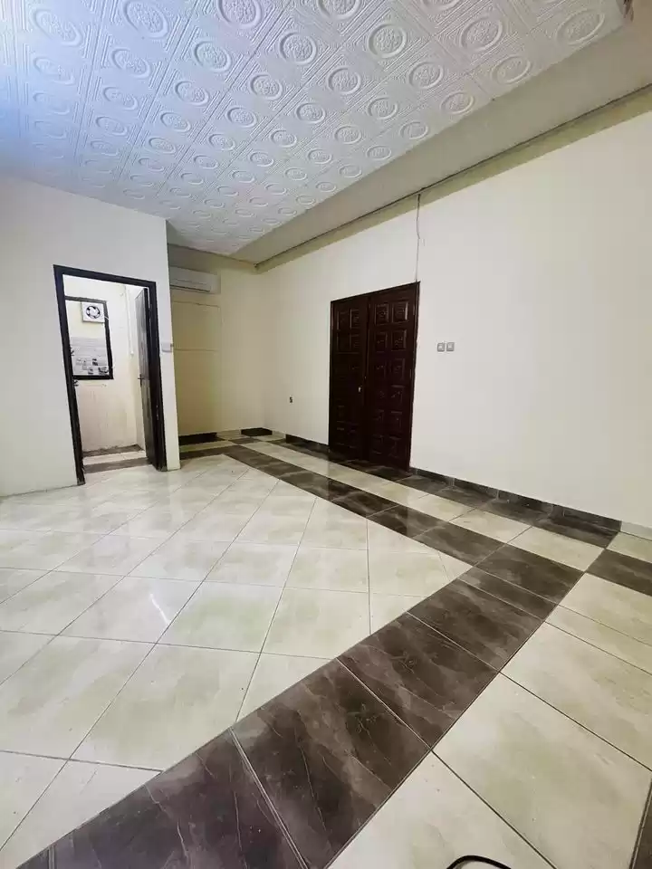住宅 就绪物业 1 间卧室 U/F 公寓  出租 在 萨德 , 多哈 #38777 - 1  image 