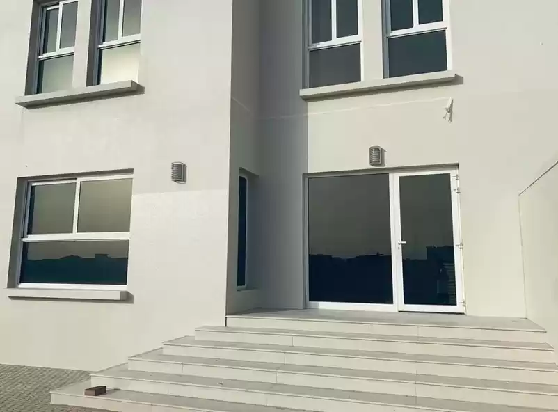 Residential Ready Property 3 Bedrooms U/F Standalone Villa  for rent in Dubai #38870 - 1  image 